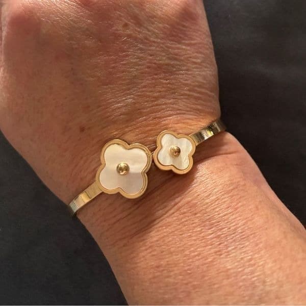Vintage pearl Clover hinge bracelet - Image 1