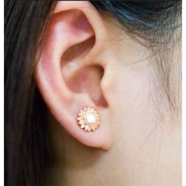 Dainty rose gold and crystal flower stud earrings. - Thumbnail 2