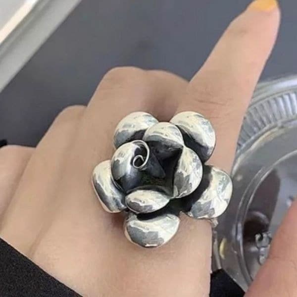 The Bold Flower Ring 925 oversized adjustable cocktail ring - Thumbnail 2