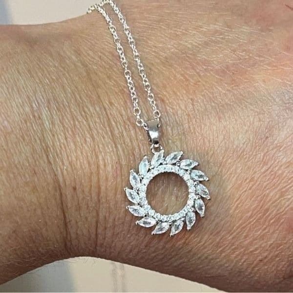 The Infinite Swirl Pendant Necklace in 925 silver and cubic zirconia - Thumbnail 4