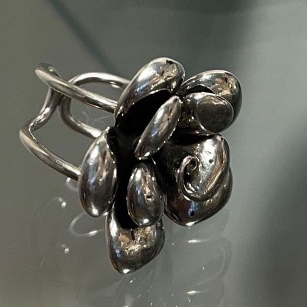 The Bold Flower Ring 925 oversized adjustable cocktail ring - Thumbnail 3