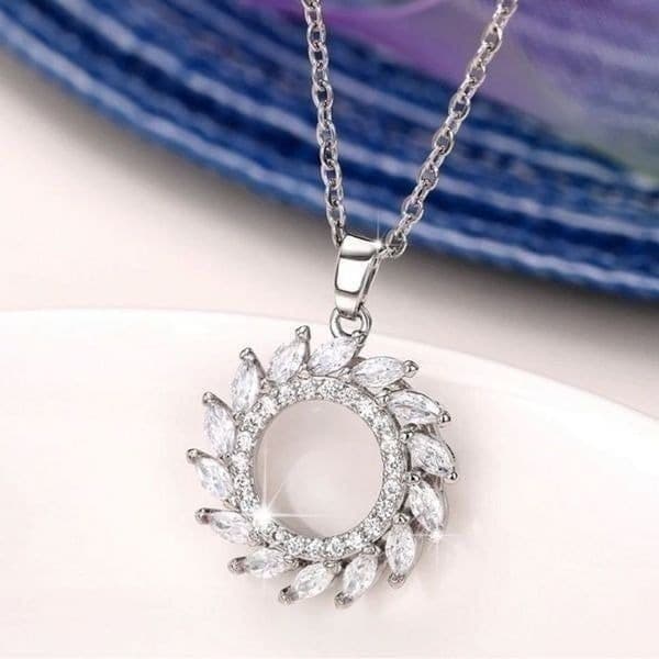 The Infinite Swirl Pendant Necklace in 925 silver and cubic zirconia - Thumbnail 5