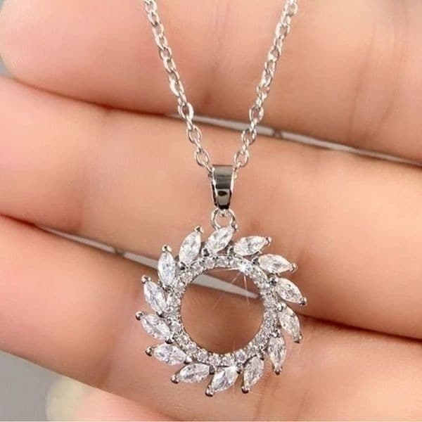 The Infinite Swirl Pendant Necklace in 925 silver and cubic zirconia - Thumbnail 3