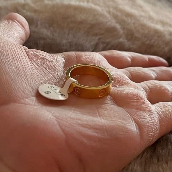 The LOVE inspired ring gold sz 8 - Thumbnail 3