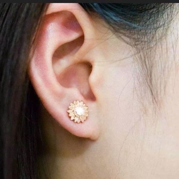 The Dainty Daisy gold and crystal flower stud earrings - Thumbnail 2