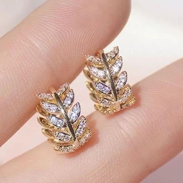 The Eternal Leaf earring in 18k gold plating. - Image 1