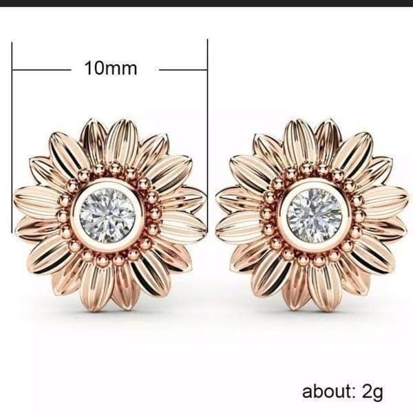 The Dainty Daisy gold and crystal flower stud earrings - Thumbnail 3