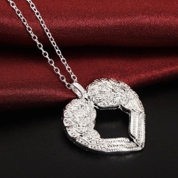 The Heart of an Angel Pendant necklace in sterling silver - Thumbnail 3