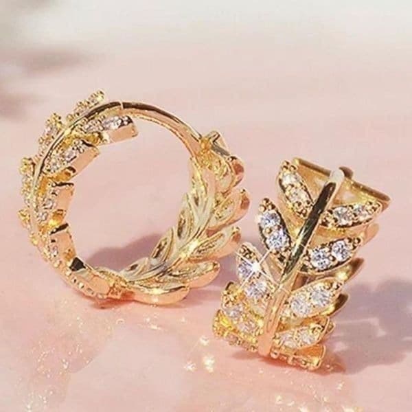 The Eternal Leaf earring in 18k gold plating. - Thumbnail 7