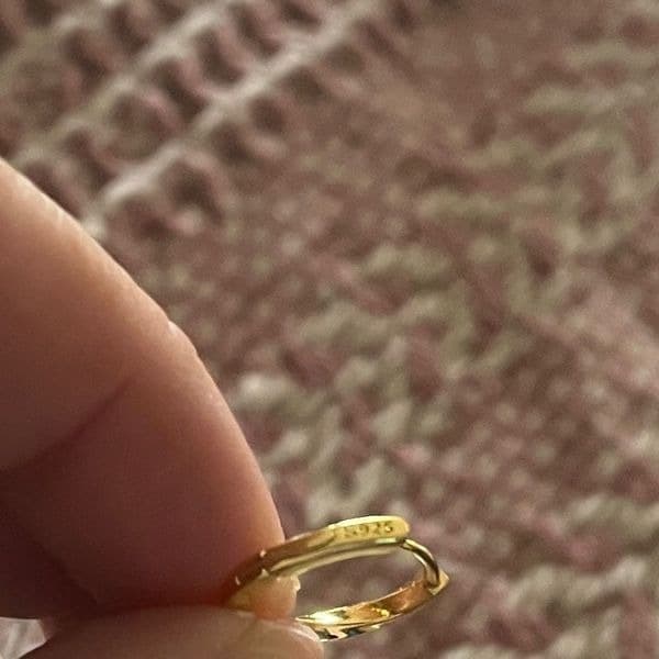 The Mini Abstract Gold Hoop earring in 925 silver - Thumbnail 6