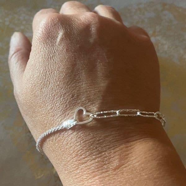The Multimedia Dainty Heart link pendant bracelet in 925 silver. - Thumbnail 2