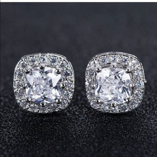 The Classical zircon studs in Sterling Silver - Thumbnail 2