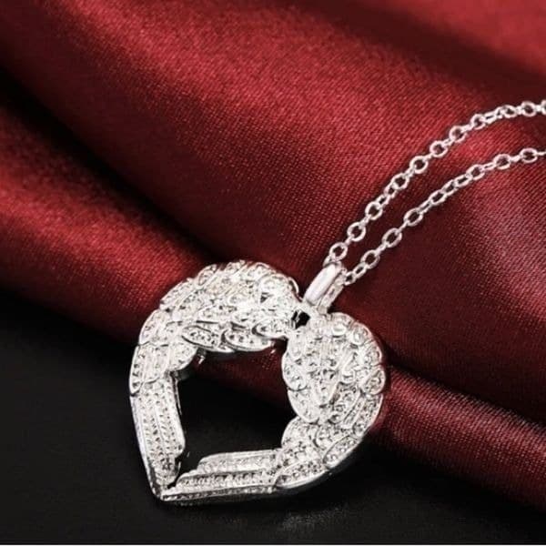 The Heart of an Angel Pendant necklace in sterling silver - Thumbnail 4