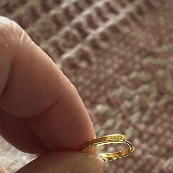 The Mini Abstract Gold Hoop earring in 925 silver - Thumbnail 5