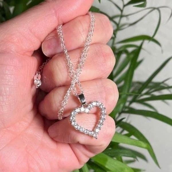 The Valentina Crystal heart and 925 pendant necklace - Thumbnail 9