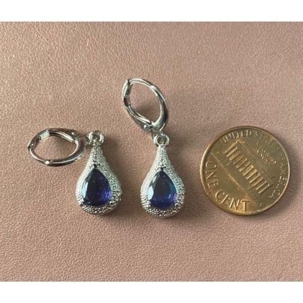 The Heirloom Blue Drop earring 925 and sapphire - Thumbnail 6