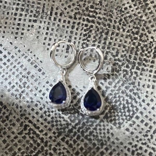 The Heirloom Blue Drop earring 925 and sapphire - Thumbnail 7