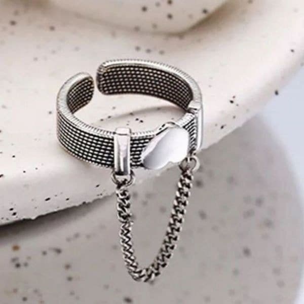 The Unchain My Heart Ring in antiqued Tibetan Silver 925 - Thumbnail 5