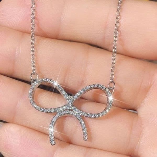 The Brilliant Bow Pendant Necklace in 925 - Thumbnail 5