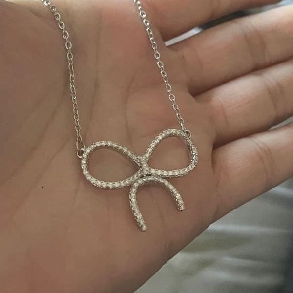 The Brilliant Bow Pendant Necklace in 925 - Thumbnail 2