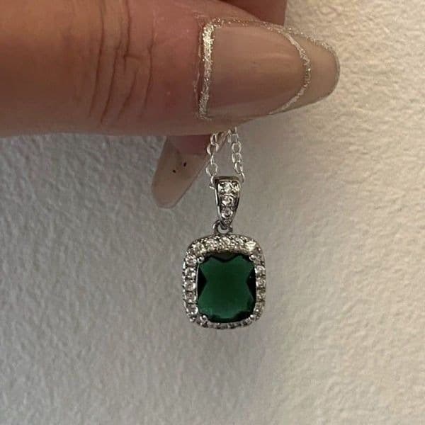 The Emerald Stunner Pendant Necklace in 925 silver - Thumbnail 3