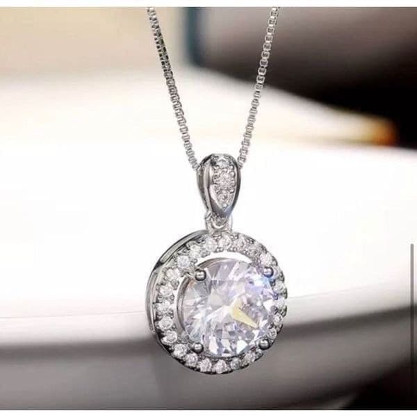 The Discus Pendant Necklace in 925 and cubic zirconia - Thumbnail 4