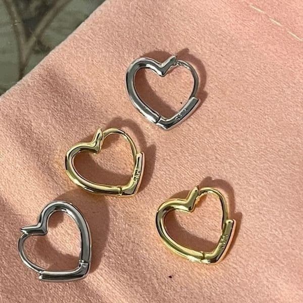 The Dainty Heart Huggie mini hoop earrings in 925 silver with 14k gold plating - Thumbnail 7