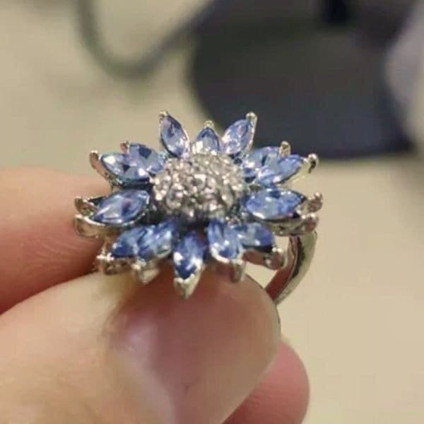 The Poppy Estate inspired blue flower ring in 925 Silver - Thumbnail 2