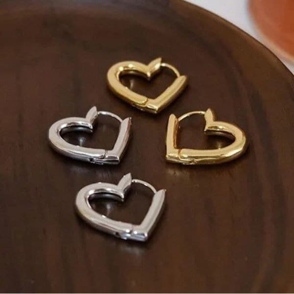 The Dainty Heart Huggie mini hoop earrings in 925 silver with 14k gold plating - Thumbnail 6