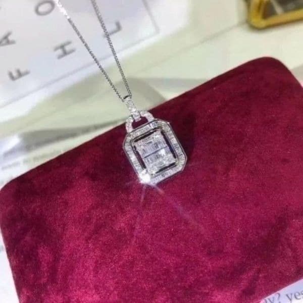 The Empire Retro Pendant Necklace in 925 cubic zirconia - Image 1