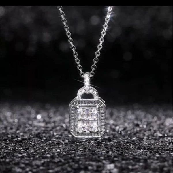 The Empire Retro Pendant Necklace in 925 cubic zirconia - Thumbnail 3