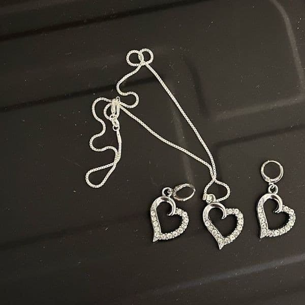 The Crystal Heart Necklace and Earrings set in 925 silver and crystals - Thumbnail 9