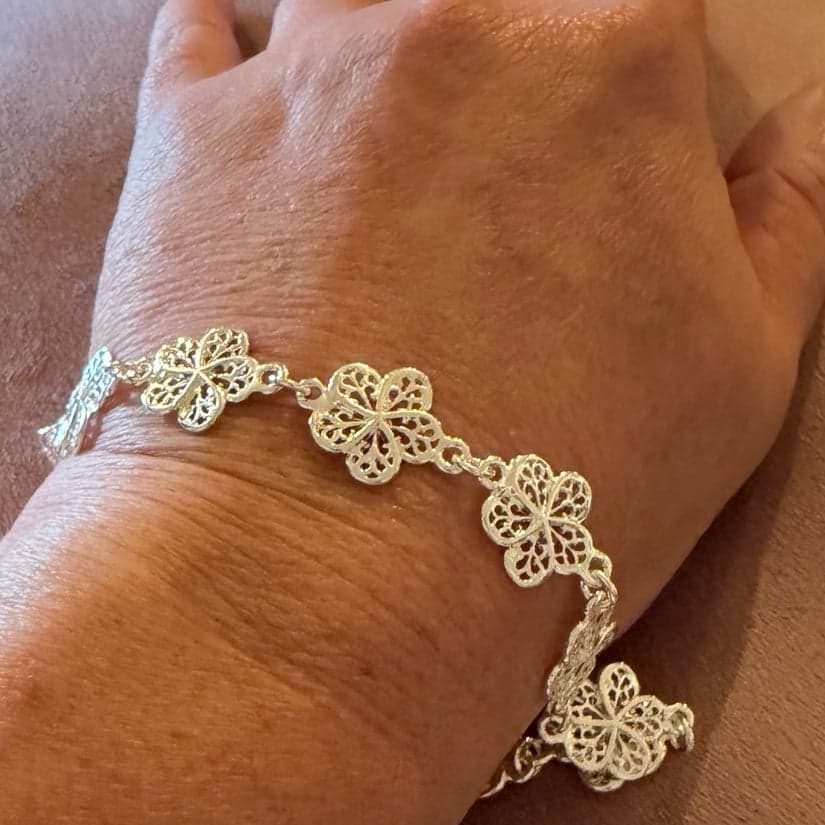 The Boho Flower sterling silver bracelet with dangling flowers - Thumbnail 4
