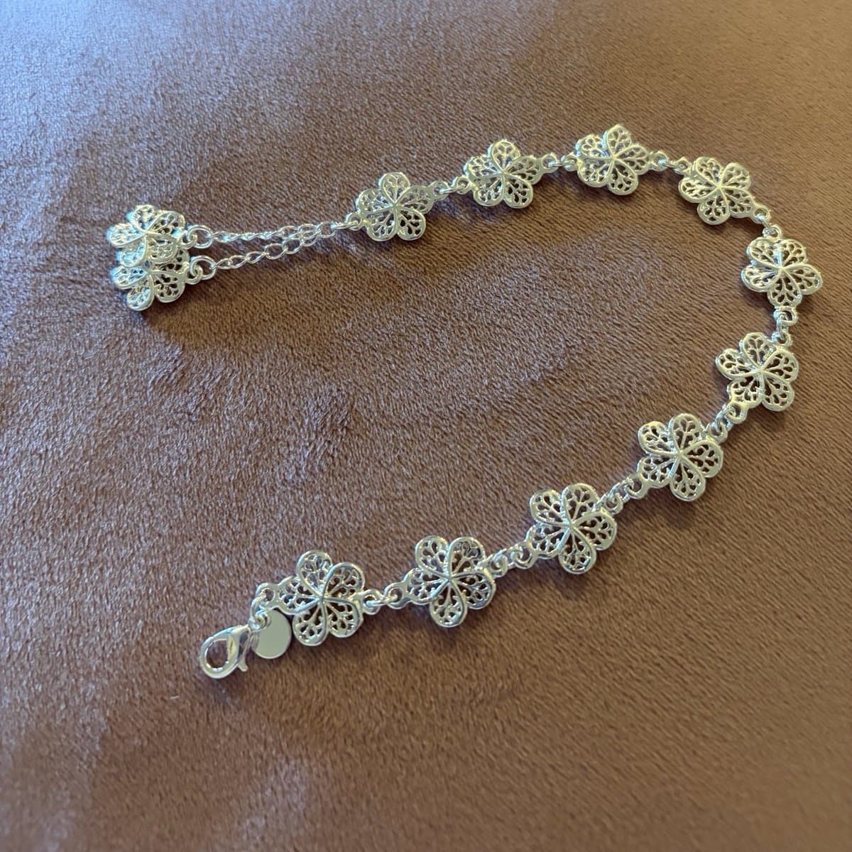 The Boho Flower sterling silver bracelet with dangling flowers - Thumbnail 5