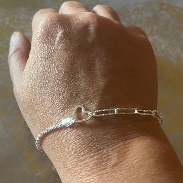 The Multimedia Dainty Heart link pendant bracelet in 925 silver. - Thumbnail 2