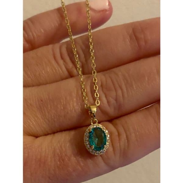 The oval emerald pendant necklace plated in 18k gold with lab created stones - Thumbnail 2