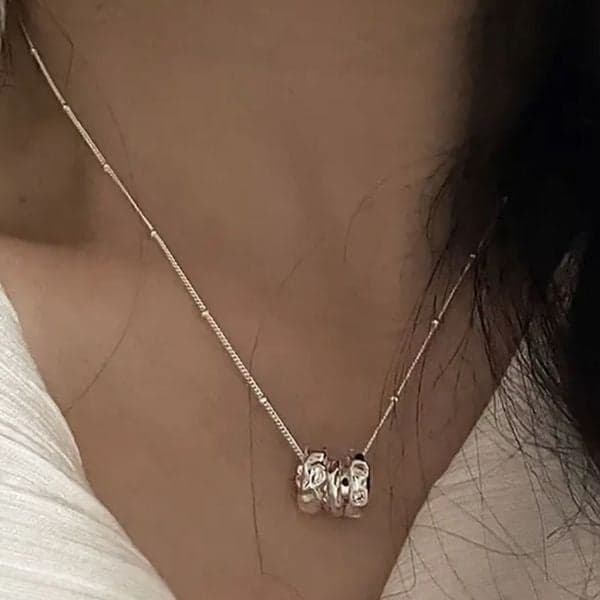 The Trio Ring Pendant Necklace in 925 silver - Thumbnail 2