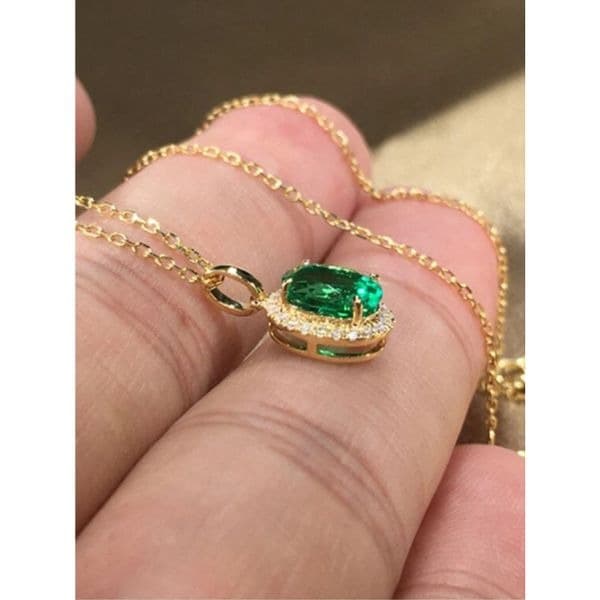The oval emerald pendant necklace plated in 18k gold with lab created stones - Thumbnail 6