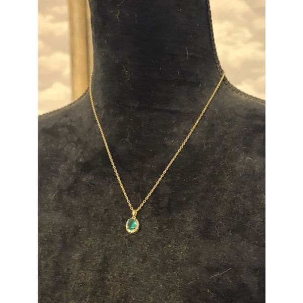 The oval emerald pendant necklace plated in 18k gold with lab created stones - Thumbnail 4