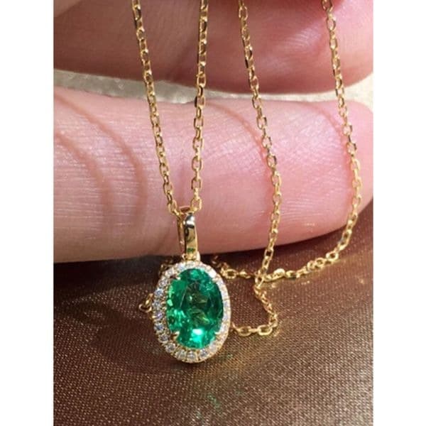 The oval emerald pendant necklace plated in 18k gold with lab created stones - Thumbnail 5