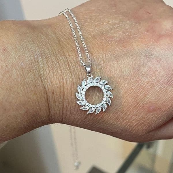 The Infinite Swirl Pendant Necklace in 925 silver and cubic zirconia - Thumbnail 3