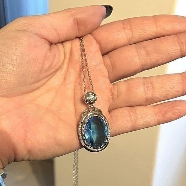 The Cassandra 925 necklace with blue cubic zirconia pendant - Thumbnail 5