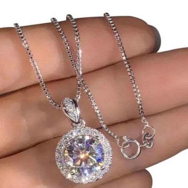 The Discus Pendant Necklace in 925 and cubic zirconia - Thumbnail 3
