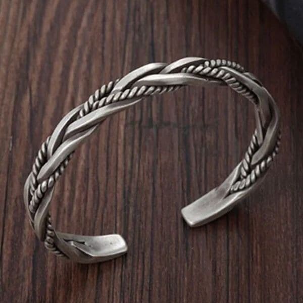 The Santa Fe Open Bangle bracelet in antiqued 925 silver. Unisex - Thumbnail 7