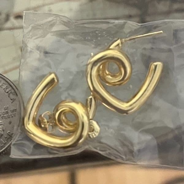 The Plush Heart earrings in 925 silver, w 14k yellow gold - Thumbnail 4