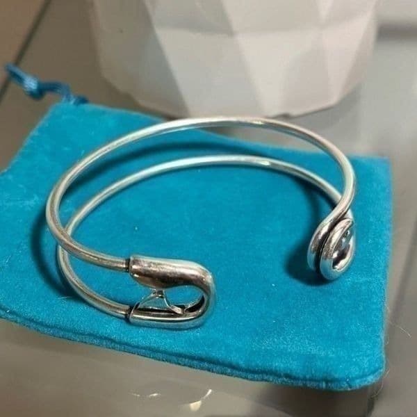 Best selling back in stock!!The Jumbo Safety Pin Bangle in 925 silver - Thumbnail 2