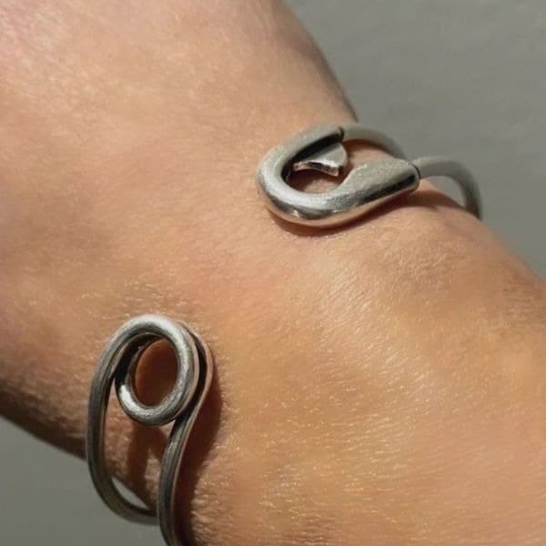 Best selling back in stock!!The Jumbo Safety Pin Bangle in 925 silver - Thumbnail 3