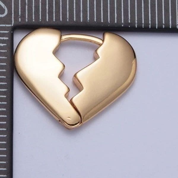 The Heart Chakra huggie earrings in 925 silver with yellow 14k plating - Thumbnail 3