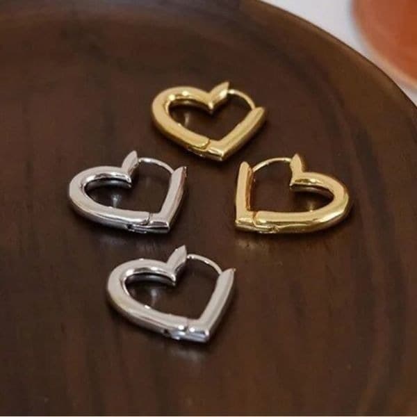 The Dainty Heart Huggie mini hoop earrings in 925 silver with 14k gold p - Thumbnail 6