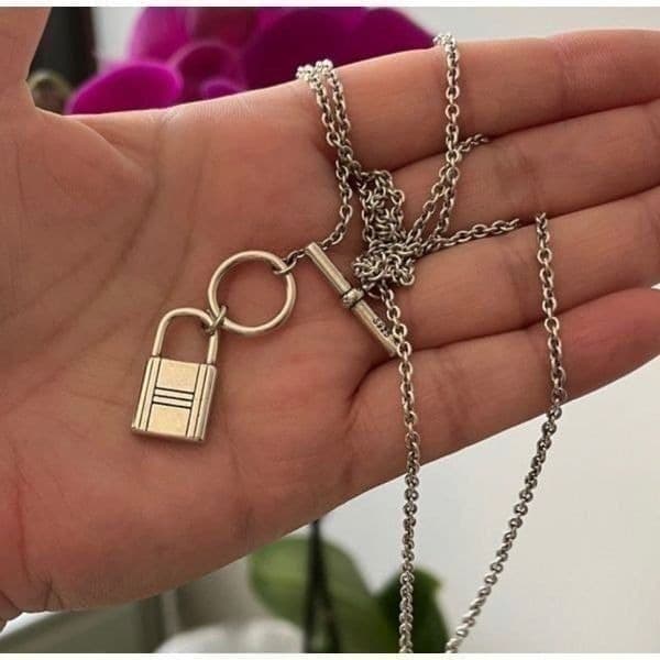 The Lock It Down Long silver necklace with lock and toggle closure - Thumbnail 2